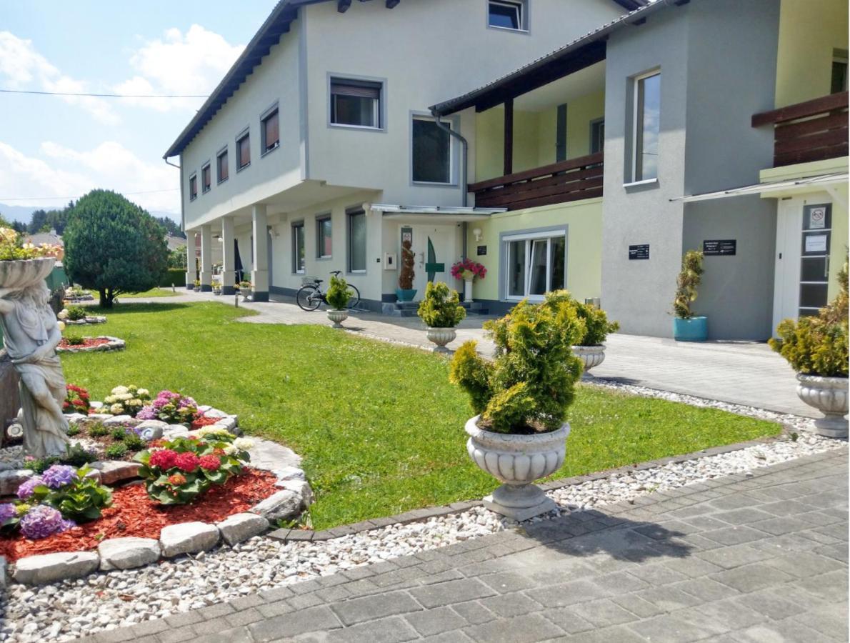 Alpenblick - Modernes Und Grosszuegiges Apartment Филах Екстериор снимка