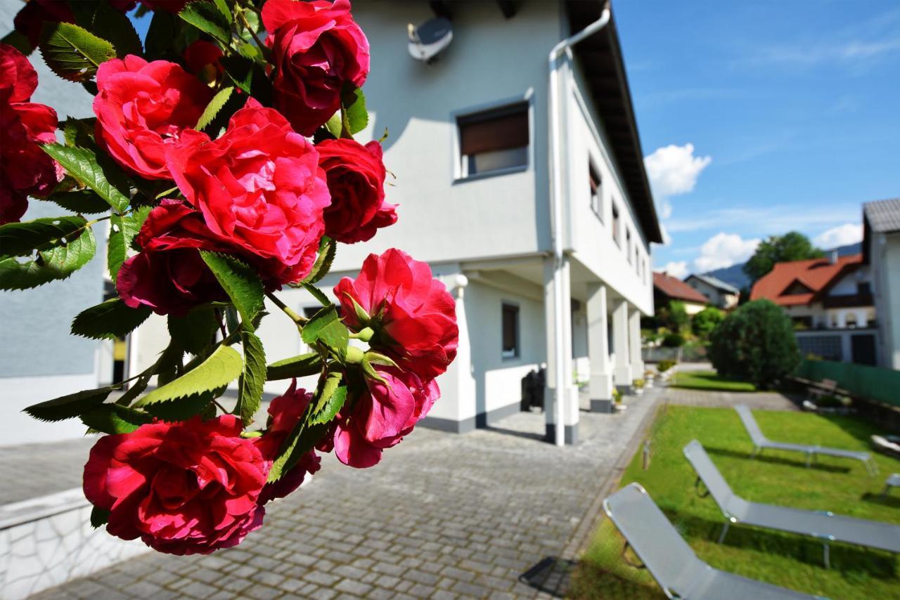 Alpenblick - Modernes Und Grosszuegiges Apartment Филах Екстериор снимка