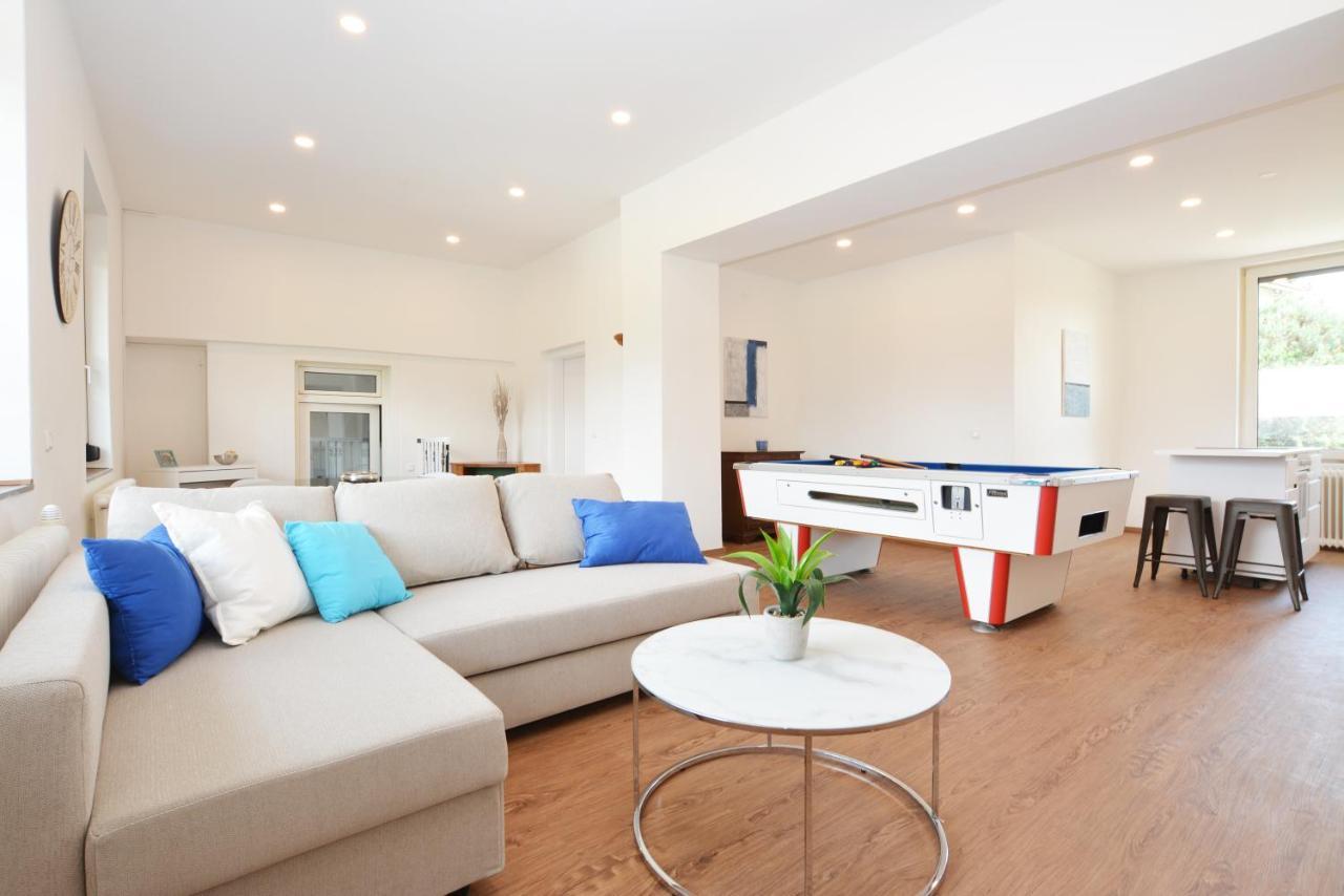 Alpenblick - Modernes Und Grosszuegiges Apartment Филах Екстериор снимка