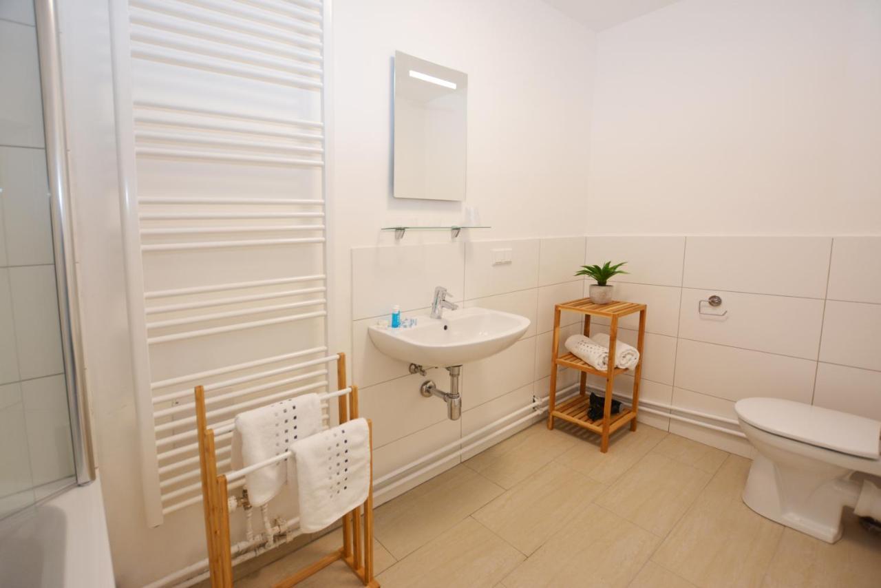 Alpenblick - Modernes Und Grosszuegiges Apartment Филах Екстериор снимка