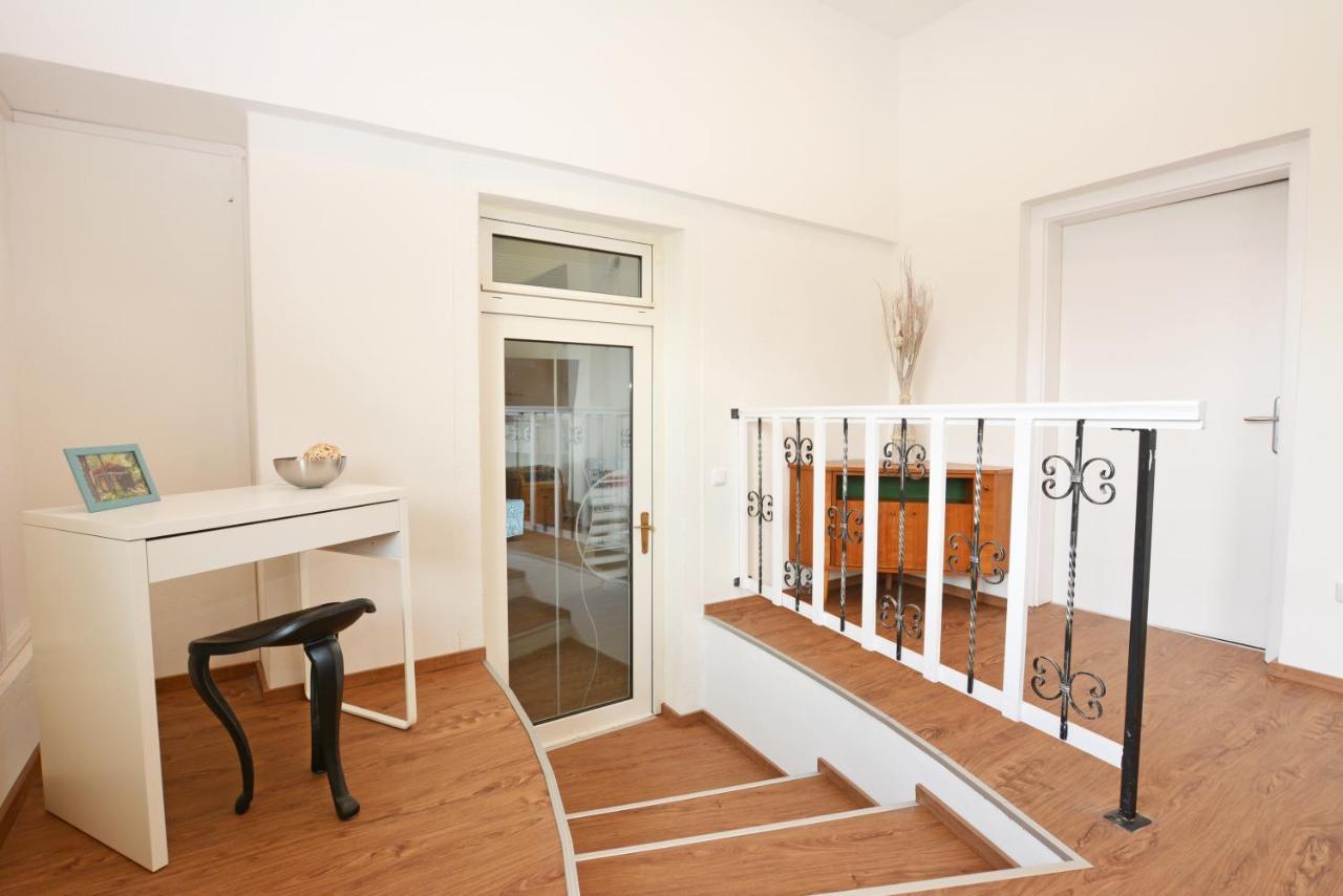 Alpenblick - Modernes Und Grosszuegiges Apartment Филах Екстериор снимка